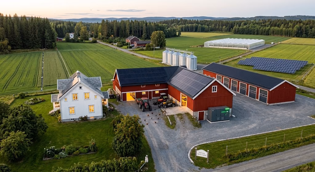 Illustrasjon av solceller, batteri og energistyring på et norsk gårdsbruk