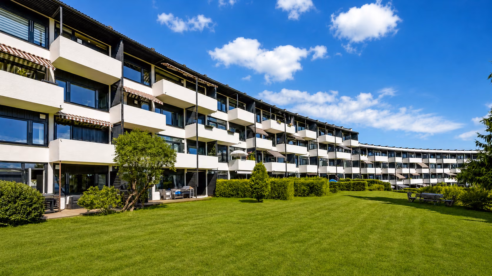 Hagesiden ved Stalsberg borettslag etter rehabiliteringen